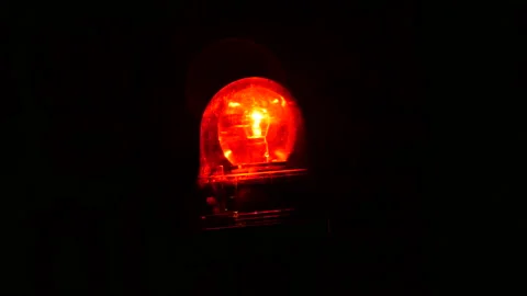 Red emergency light on the road constructe Vidéo 162633998