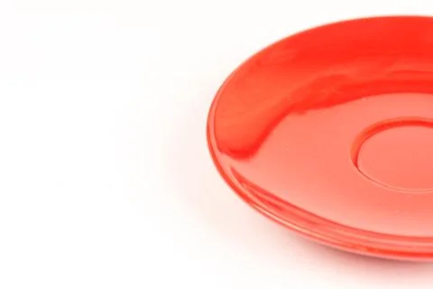Red empty plate isolated above white background Foto stock