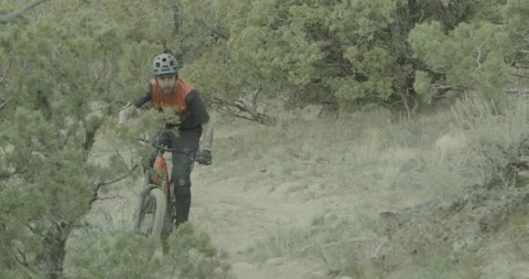 RED Epic- Mountain Biker Climbing Rocks Video stock 141478141