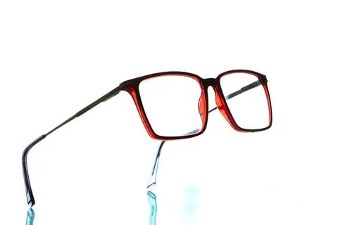 Red eyeglasses side angle isolated on white background Foto stock