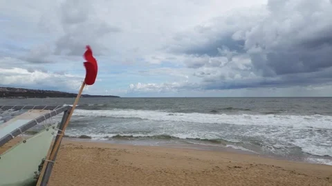 Red Flag Warning on Windy Stormy Beach with Waves and Clouds Vídeos de archivo 347067654
