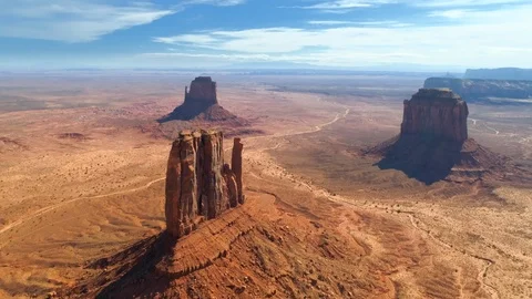 Red flat rocks of Monument Valley Navajo Tribal Park known as Mitten buttes. 스톡 동영상 120119139