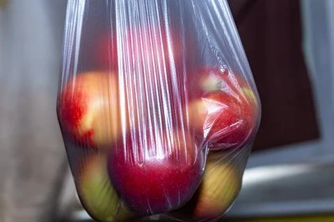 Red fresh apples in a clear plastic shopping bag for grocery store 스톡 사진