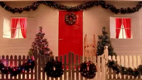 Red front door of the white house nicely decorated for Christmas Stock Footage 102716563