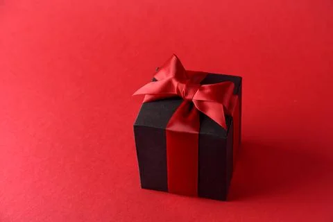 Red gift box with red bow Fotos Stock