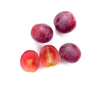 Red grape sliced in a half isolated on a white background. Foto stock