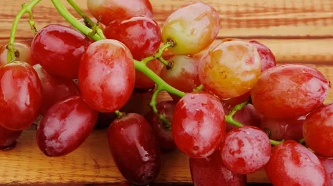 Red grape on wood Vídeos de archivo 59546282