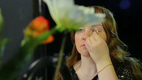 The red-haired actress in the dressing room makes eyeballs preparing to go on Vidéo 107786307