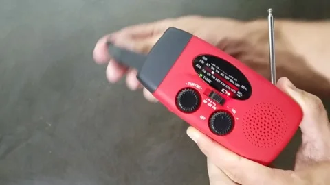 Red hand-cranked or battery-operated radio. HD Vidéo 144312830