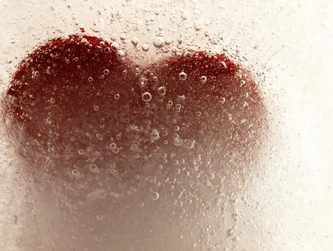 Red heart embedded in ice. Stockfoto's