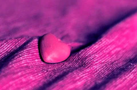 Red heart on pink canvas Foto stock