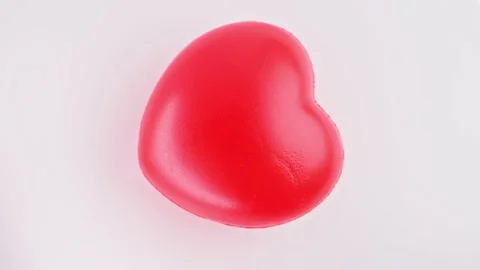 Red heart rotates on white background top view. Love, valentine's day. Medical Stockbeeldmateriaal 203833561