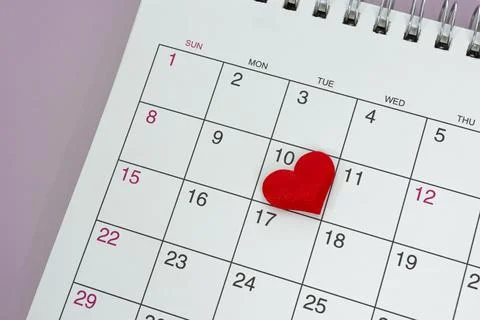 Red heart shape on the date of the 10th day in the calendar. Foto stock