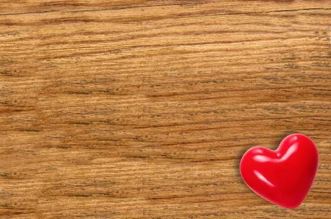 Red heart on wooden texture close-up Foto stock