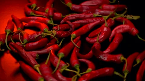 Red hot pepper in a dark studio Vidéo 283721759