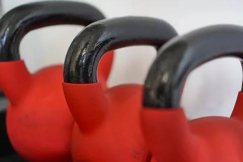 Red kettlebells for strength training Foto stock