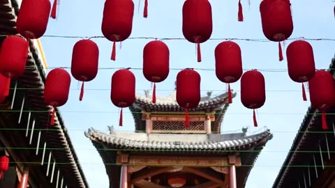 Red lanterns on ancient buildings Vídeos de archivo 347243917