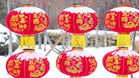 Red lanterns in the snow 库存影片 347105328