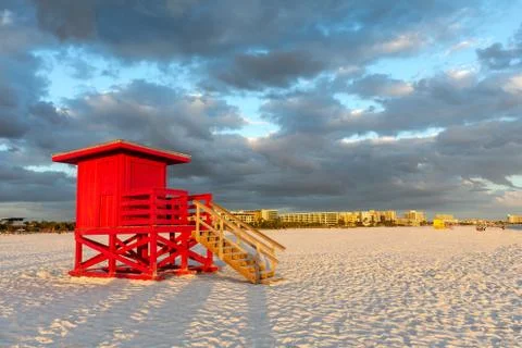 Red Lifeguard Tower Under Dramatic Sky Foto stock
