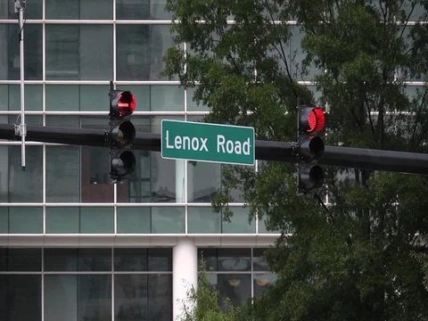 Red Light at Lenox Road Видео 77609035
