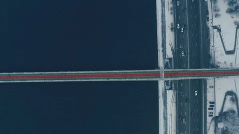 Red lines footbridge over river 库存影片 122259545