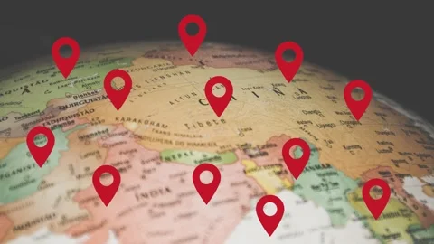 Red location pins dropping onto spinning 3D globe Vídeo Stock 342952785