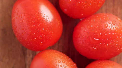 Red long tomatoes, perfect tomatoes cherry. Freshly picked mini tomatoes wi.. Vídeo Stock 231233363
