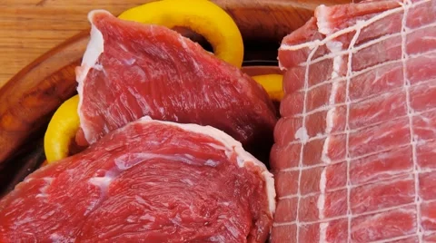 Red meat on wooden table Vídeos de archivo 55785384