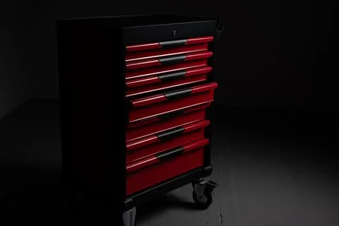 Red mechanic tool chest with open drawer in workshop Stock-Fotos