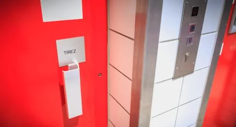 Red metal elevator door where it is written pull Fotos de archivo
