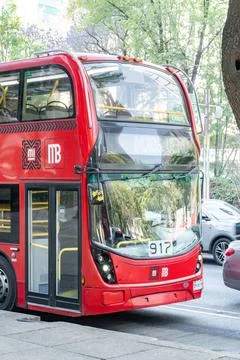Red metrobus double-decker bus on paseo de la reforma Fotos de archivo