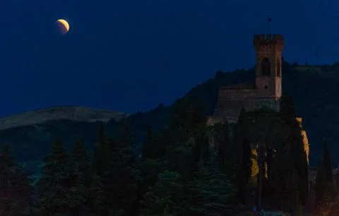 Red moon eclipse on clock tower Fotos Stock