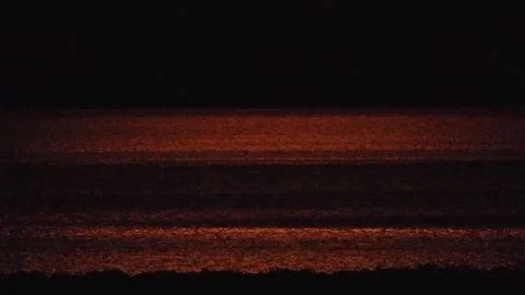 Red moon reflected light on the sea ,timelapse footage 库存影片 99204973