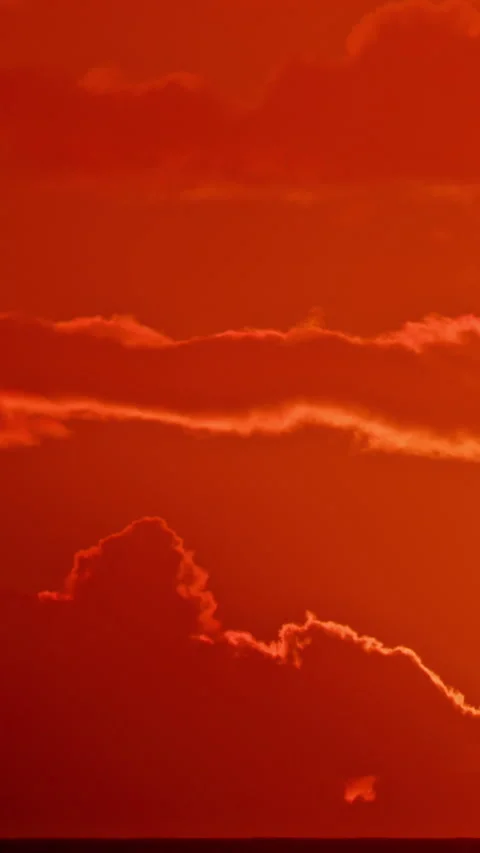 Red morning sunrise sky clouds no sun video Video stock 301042465