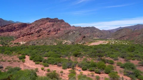 Red mountains at route 40 in between the towns Salta and Cafayate Видео 109509338