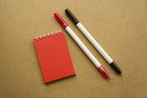 Red notepad for notes with red sheets. Blank space for notes. Mocap. Two felt Foto stock