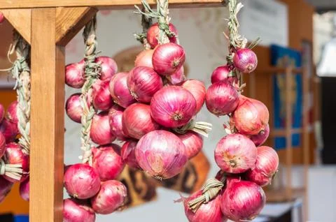 Red onion braids Foto stock