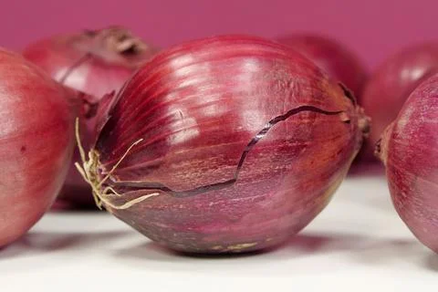 Red onion, which is also called purple onion Fotos de archivo