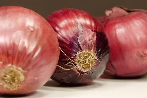 Red onion, which is also called purple onion Fotos de archivo