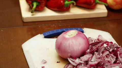 Red onions chopping Stock Footage 35918587