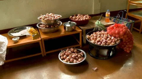 Red onions with skins on different sizes of trays Stock Footage 119998903