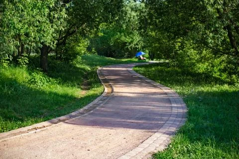 Red path in a green park Foto stock