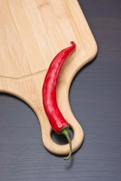 Red pepper on cutting board Stock-Fotos