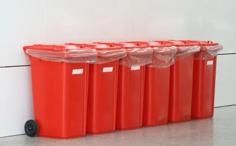 Red plastic bins Stockfoto's