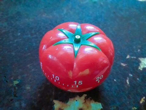 Red Pomodoro timer to help in concentration, improve productivity. Stockfoto's