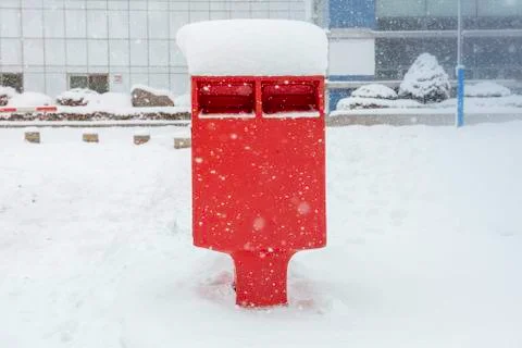 Red postbox and snow. Stock-Fotos