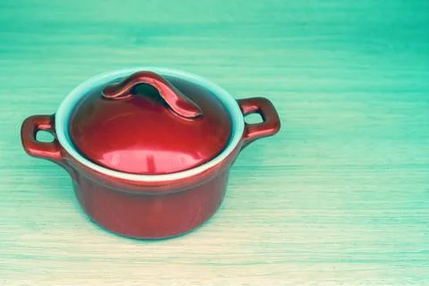 Red pot with cover Stock-Fotos