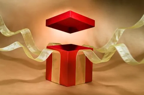 Red present box with open cover Foto stock