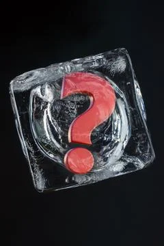 Red question symbol inside ice cube Fotos de archivo