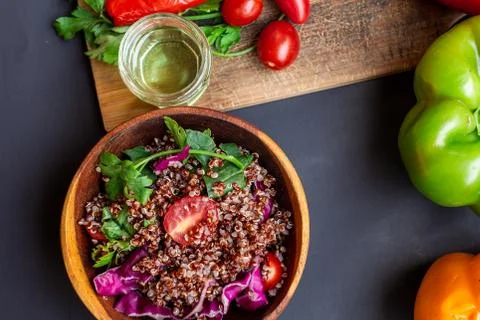Red quinoa salad with tomato on a rustic table. Superfood and healthy eating  Foto stock